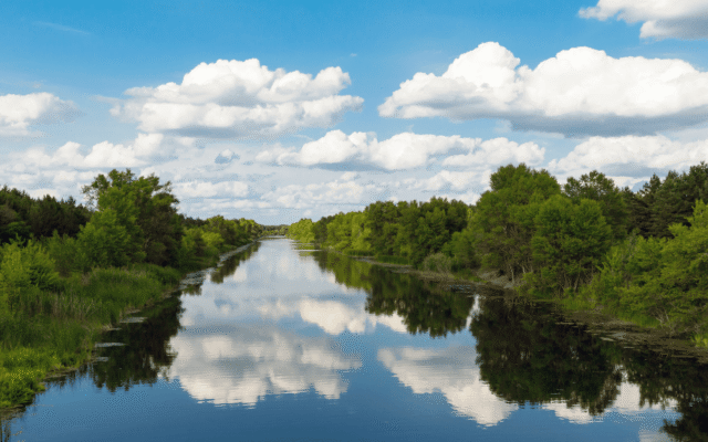 Du Costa Rica à la France : explorer les meilleurs spots aquatiques pour passionnés d&rsquo;activités outdoor